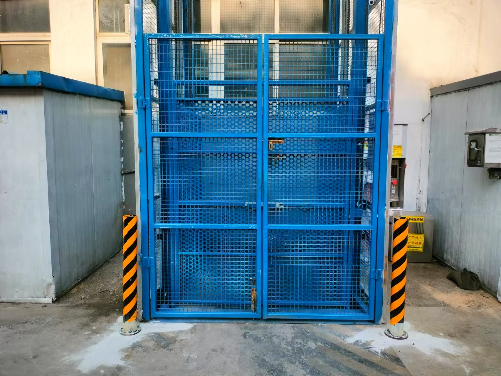 導軌式液壓升降機公司匠心打造