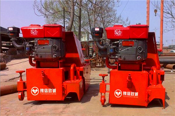 自走式路緣一次成型機