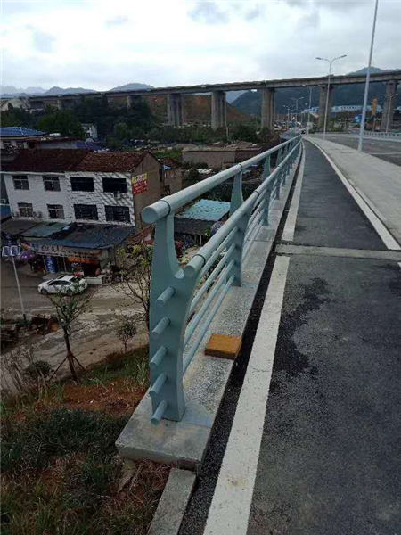 桥梁道路防撞护栏各种规格材质定做{当地}品牌